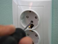 How to fix a socket if it falls out of the wall